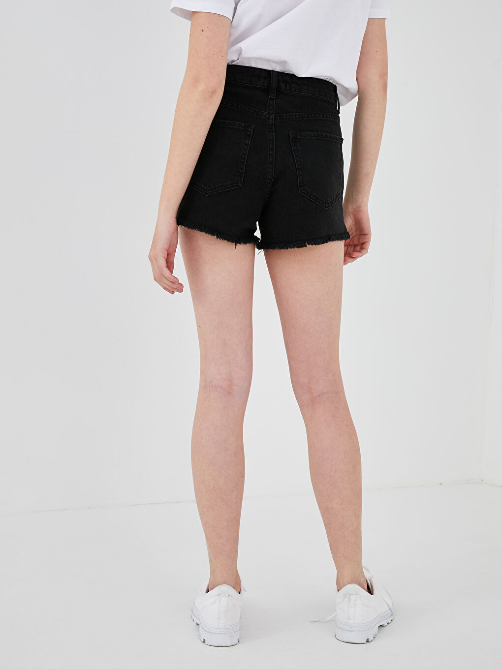 Siyah Yüksek Bel Mom Fit Kadın Rodeo Jean Şort-3