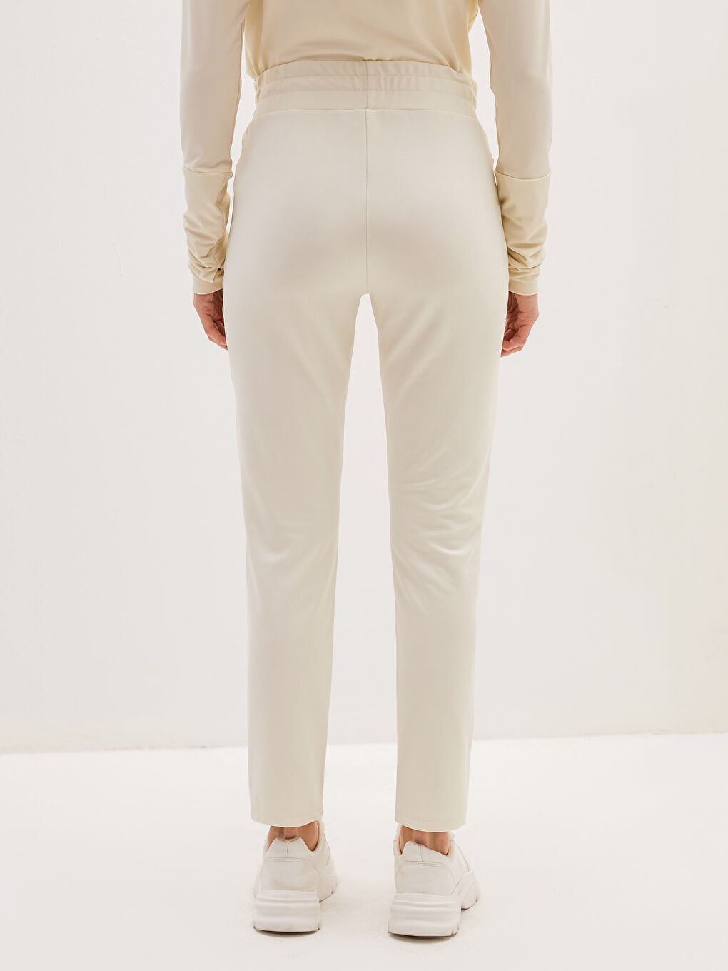 بنطلون رياضي للسيدات بخصر مطاطي وتفاصيل جيوب-4