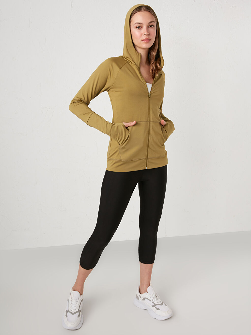 Haki Kapüşon Yaka Düz Uzun Kollu Cep Detaylı Kadın Spor Hırka-3