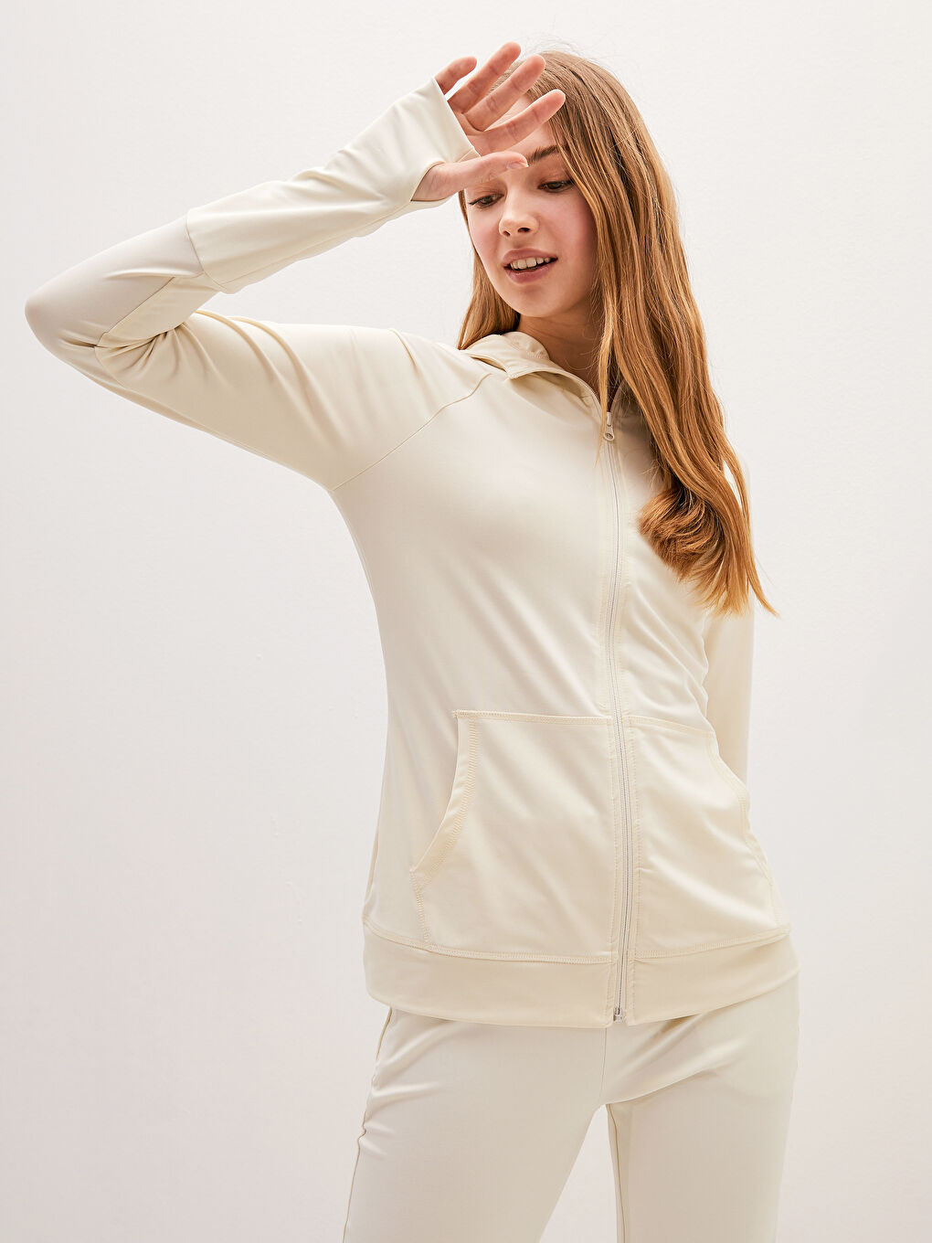 Bej Kapüşon Yaka Düz Uzun Kollu Cep Detaylı Kadın Spor Hırka-1