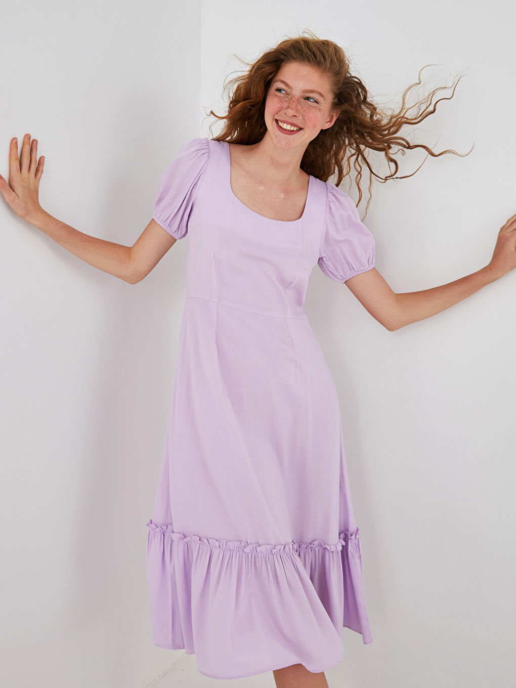 Haljina za Žene od Viskoze sa Kvadratnom Kragnom i Kratkim Rukavima-2