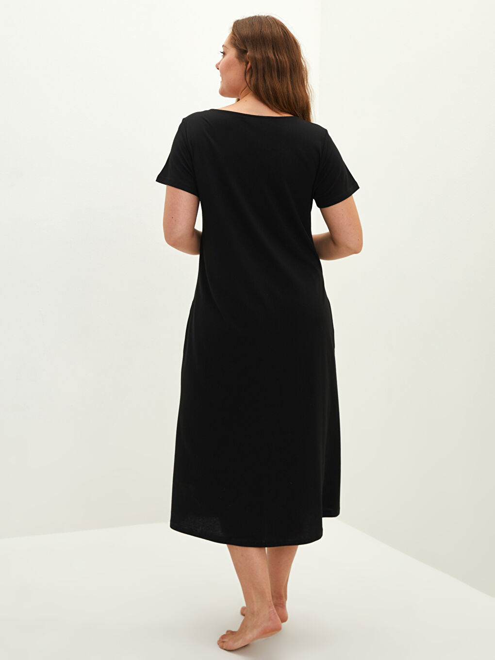 Siyah Kaçık Yaka Düz Kısa Kollu Büyük Beden Kadın Gecelik-3