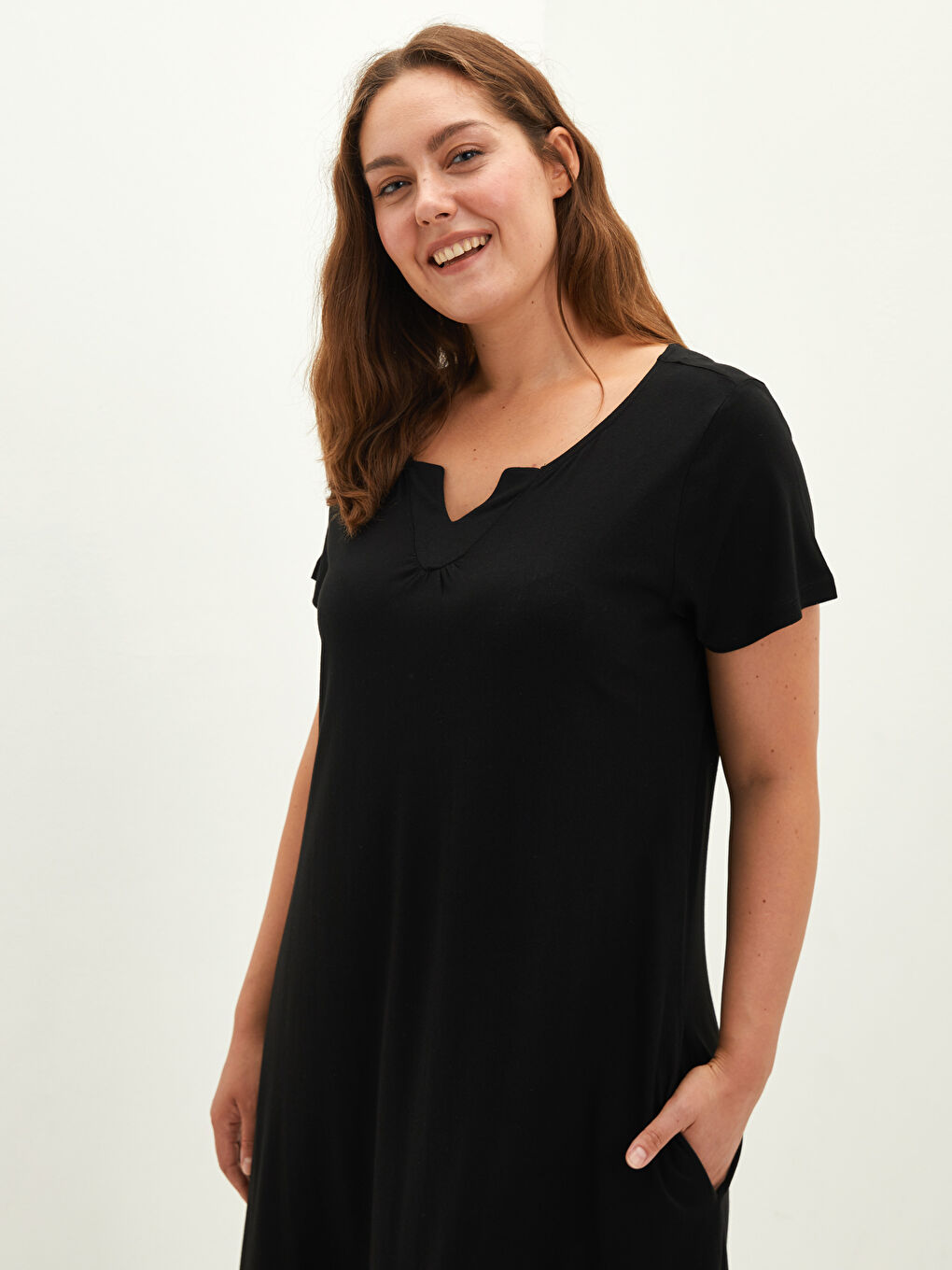 Siyah Kaçık Yaka Düz Kısa Kollu Büyük Beden Kadın Gecelik-1