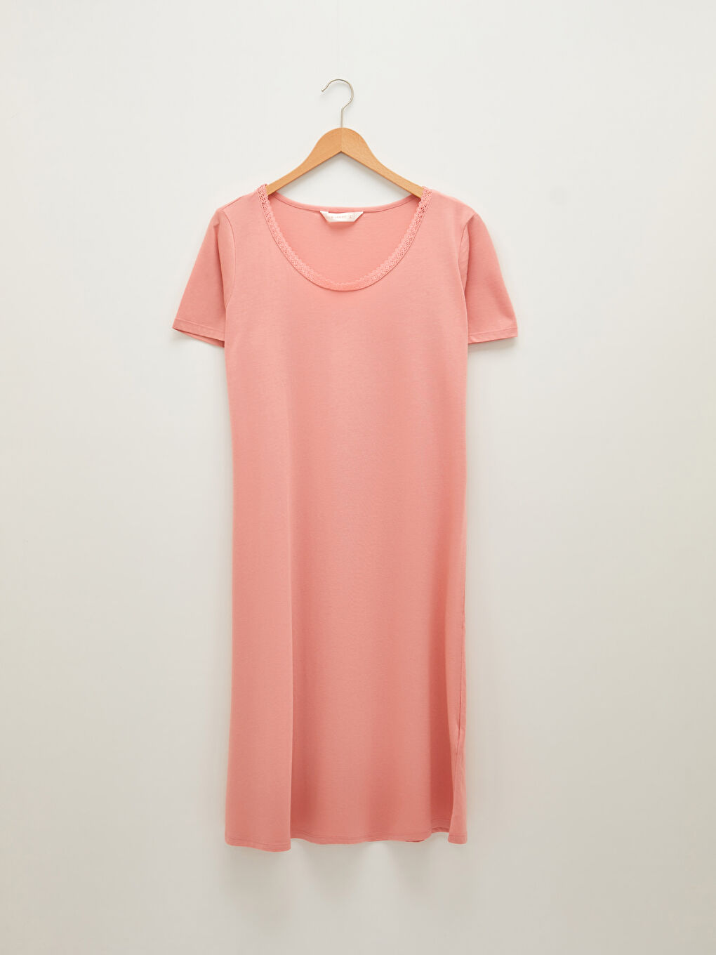 Pembe Bisiklet Yaka Nakışlı Kısa Kollu Büyük Beden Kadın Gecelik-5