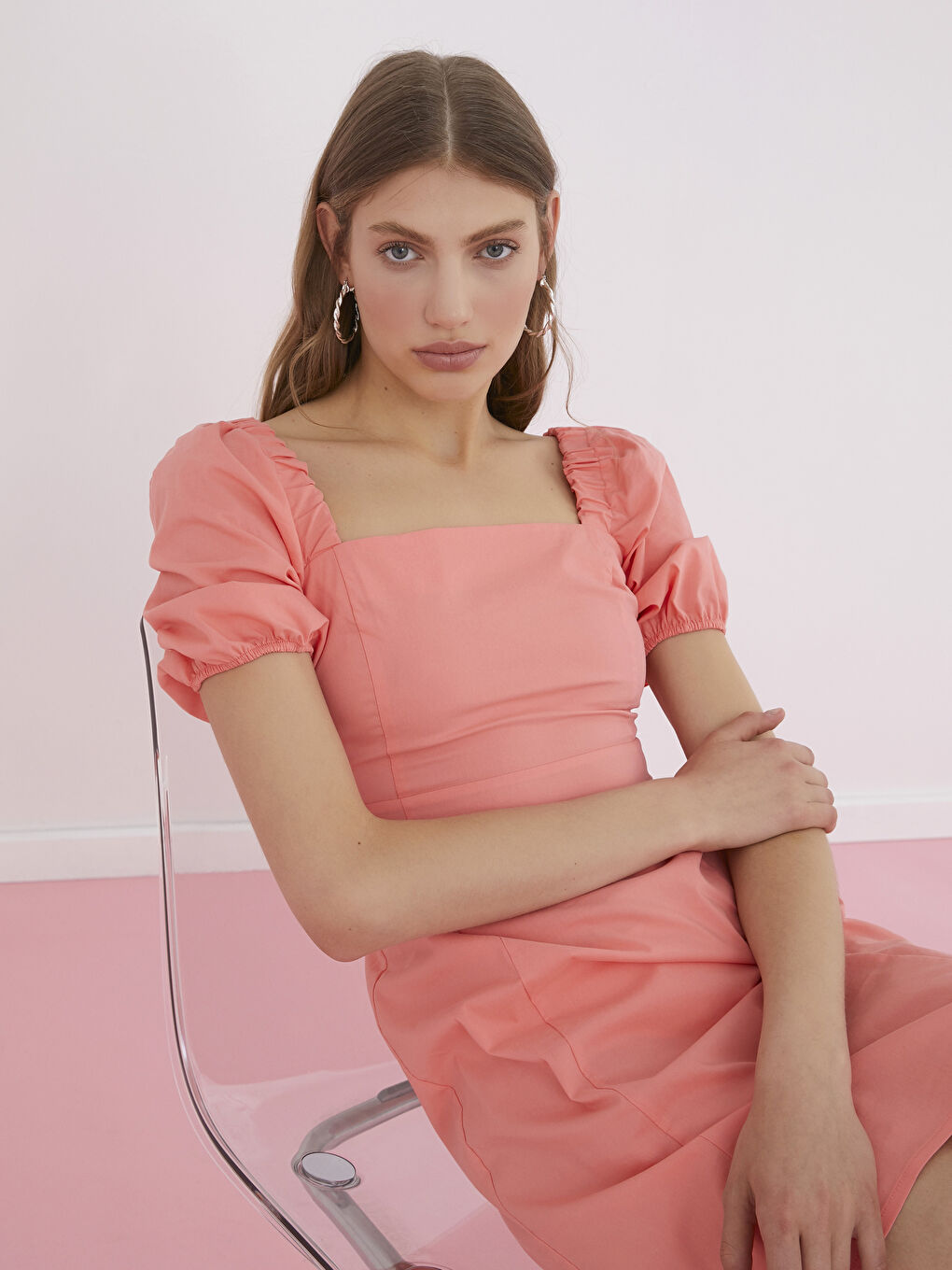 Robe Femme à Manches Courtes Droite à Col Carré en Popeline-2