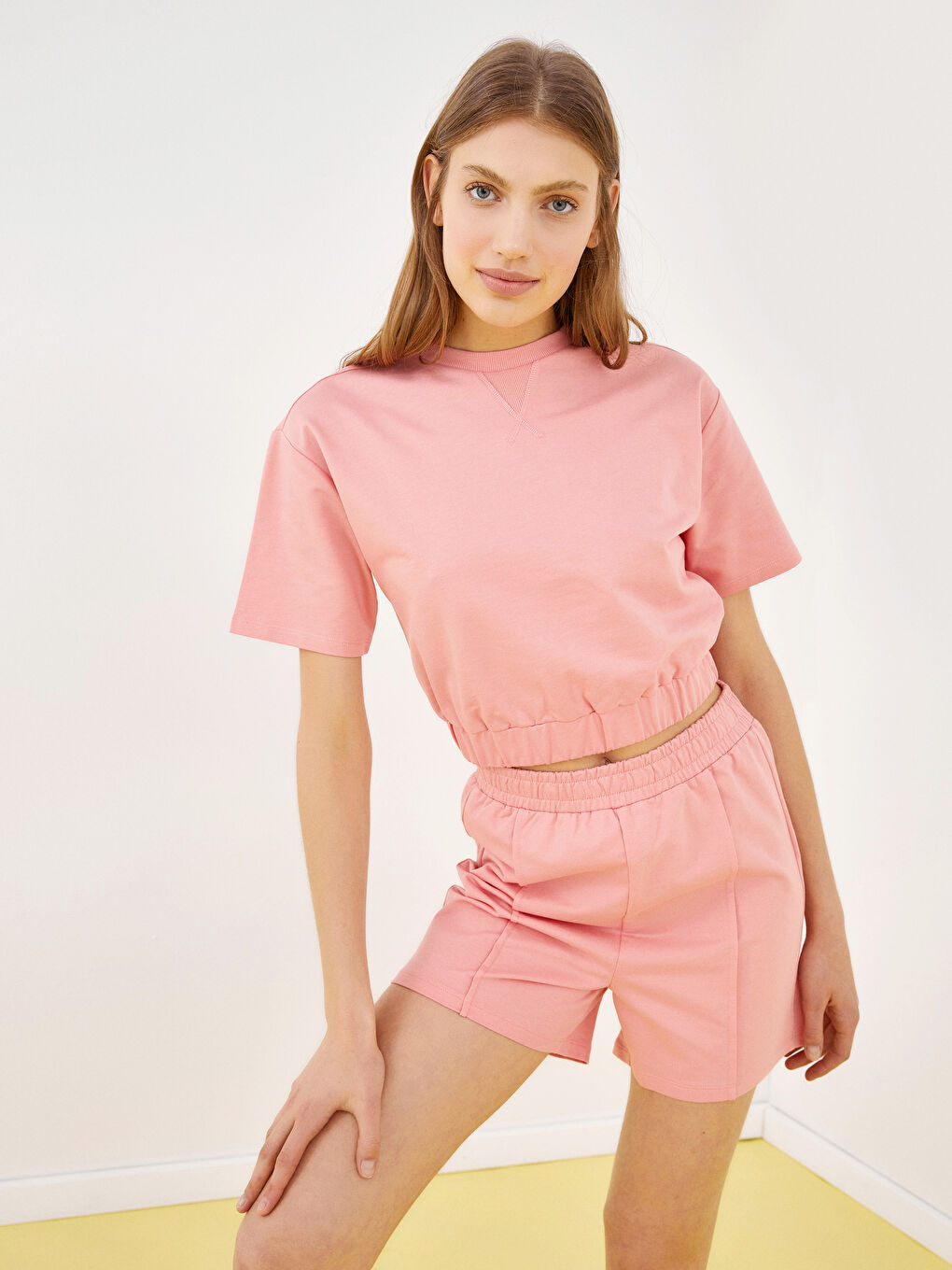 Sweat-shirt Court à Manches Courtes Droites pour Femmes avec Col Rond