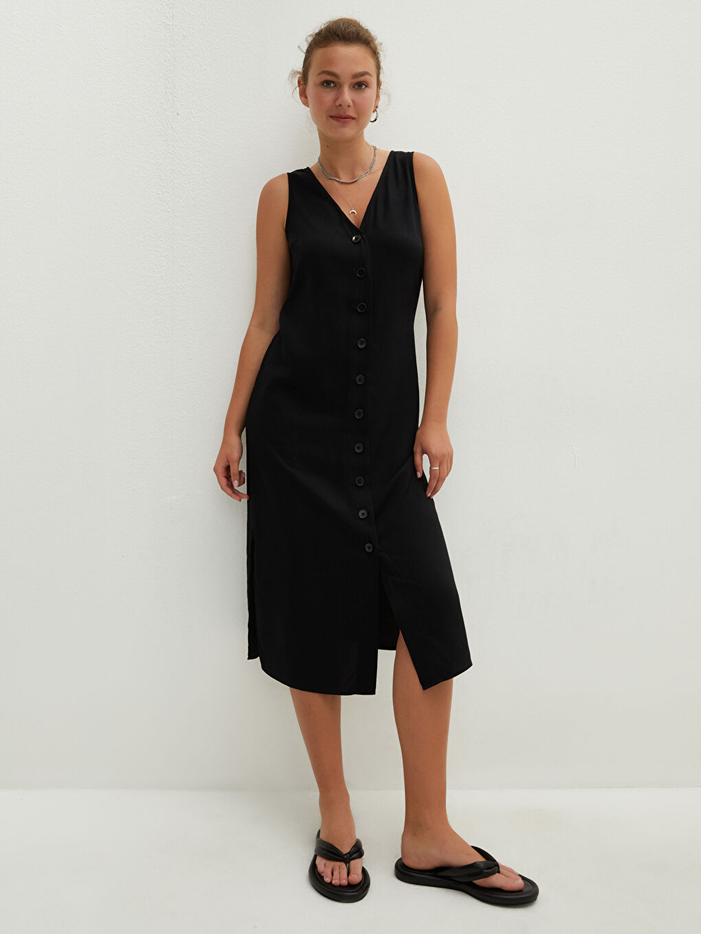 LCW Vision Robe Pour Femmes En Viscose À Encolure En V Droite Sans Manches Et Boutonnée Sur Le Devant -S1IR55Z8-CVL