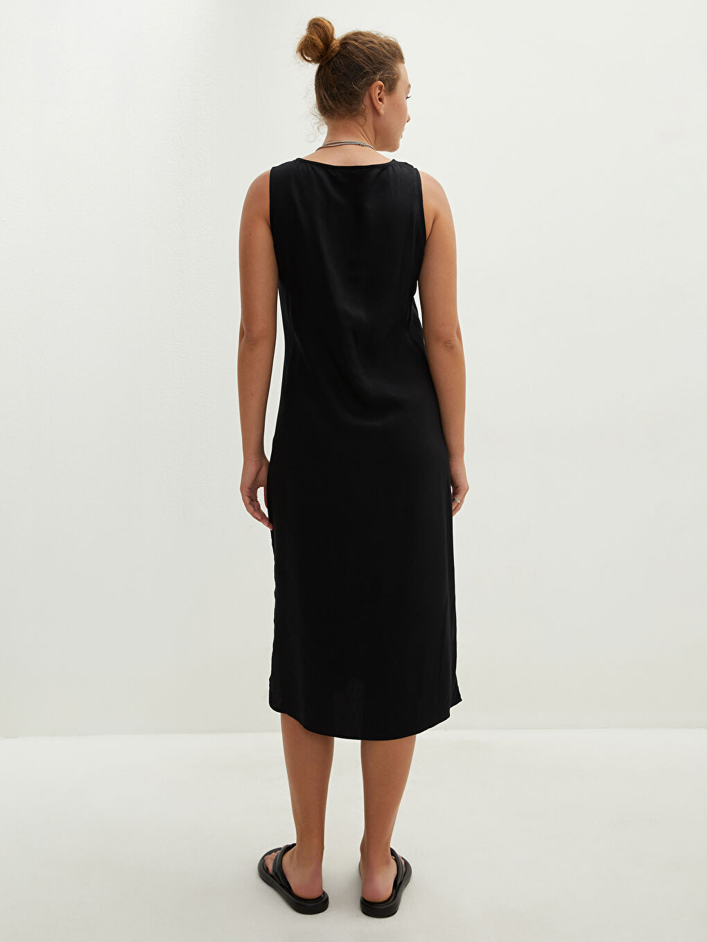 LCW Vision Robe Pour Femmes En Viscose À Encolure En V Droite Sans Manches Et Boutonnée Sur Le Devant -S1IR55Z8-CVL
