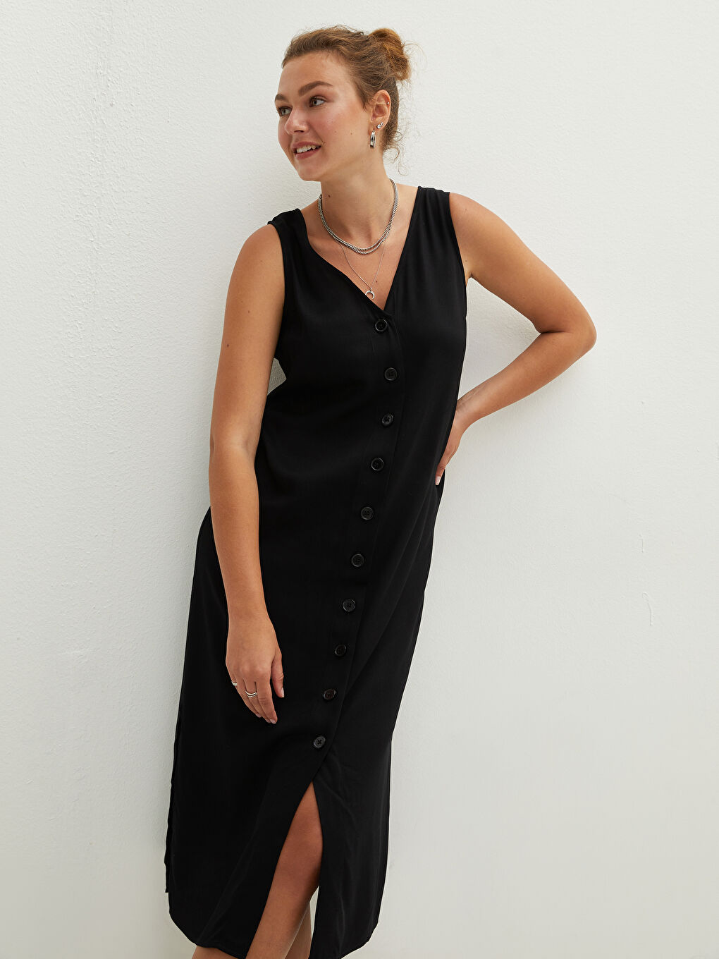 LCW Vision Robe Pour Femmes En Viscose À Encolure En V Droite Sans Manches Et Boutonnée Sur Le Devant -S1IR55Z8-CVL