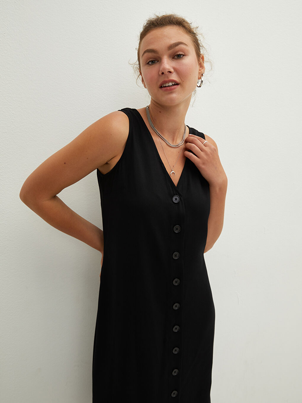 LCW Vision Robe Pour Femmes En Viscose À Encolure En V Droite Sans Manches Et Boutonnée Sur Le Devant -S1IR55Z8-CVL