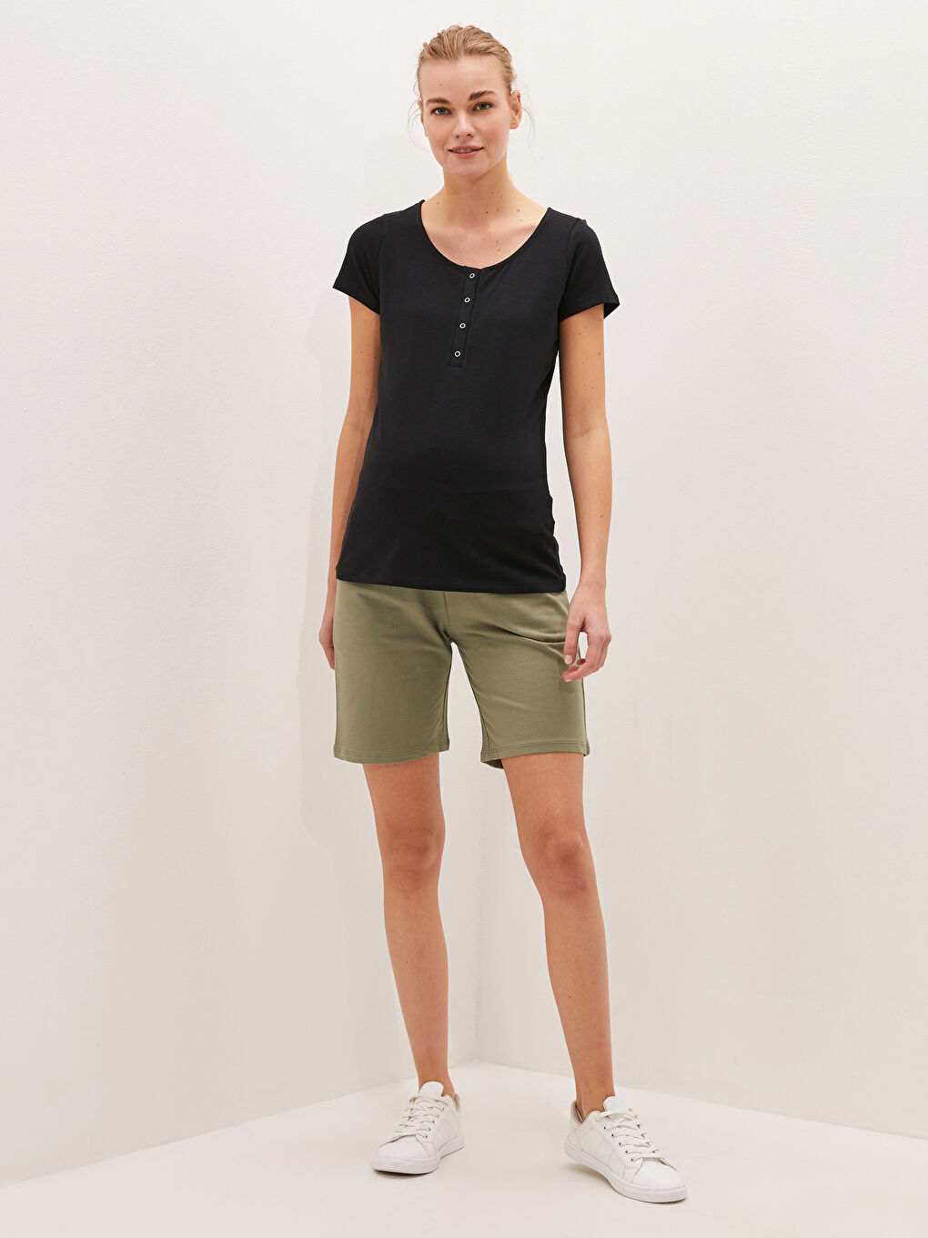 Siyah Bisiklet Yaka Düz Kısa Kollu Hamile Bluz-2