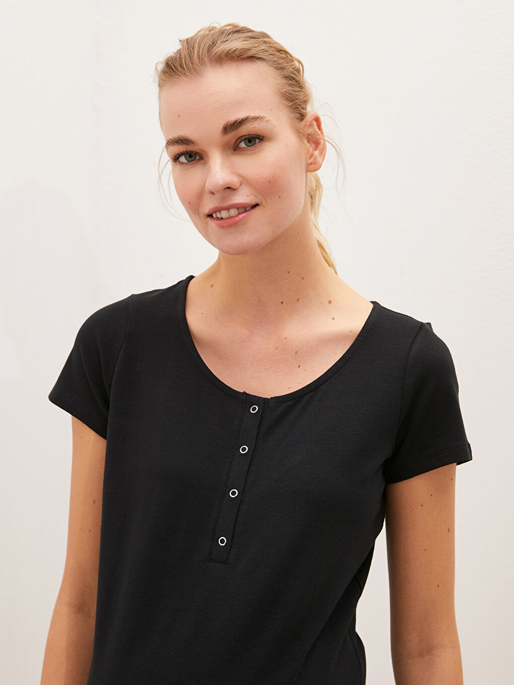 Siyah Bisiklet Yaka Düz Kısa Kollu Hamile Bluz-4