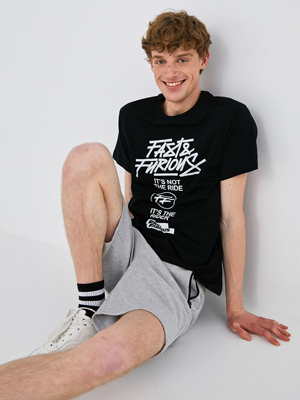 Siyah Bisiklet Yaka Kısa Kollu Baskılı Penye Erkek Tişört