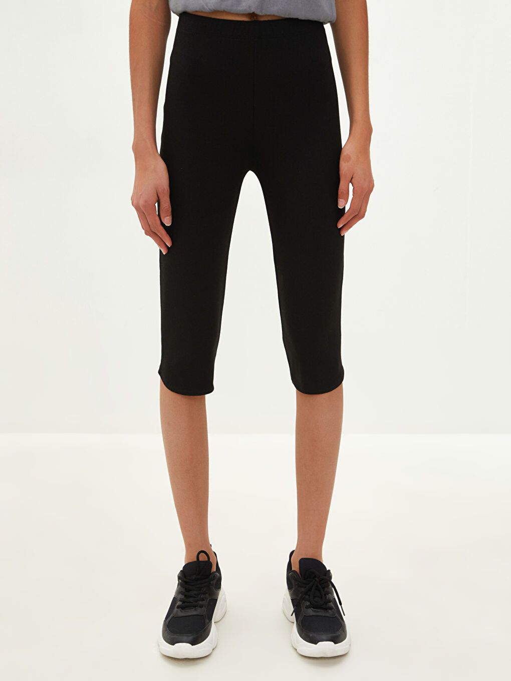 ليجن شورت رياضي سادة بخصر مرن للسيدات-2