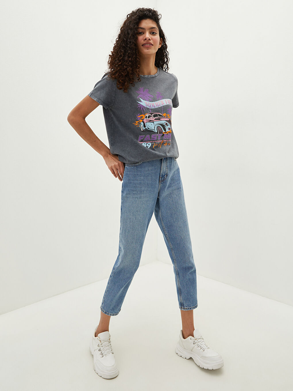 Siyah Bisiklet Yaka Baskılı Kısa Kollu Kadın Tişört-1