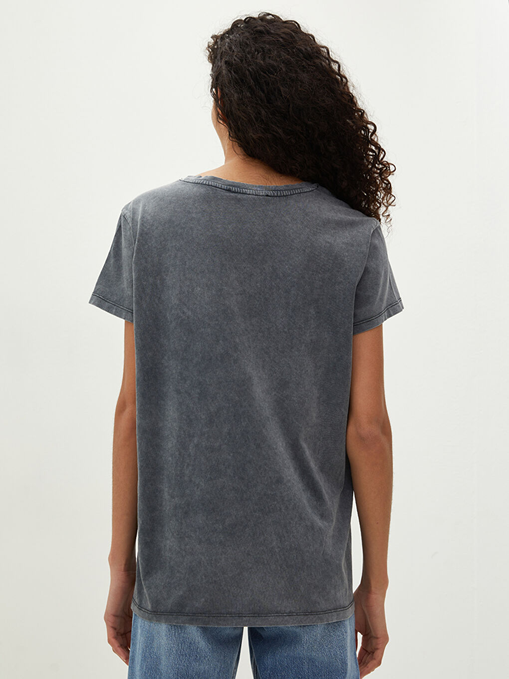 Siyah Bisiklet Yaka Baskılı Kısa Kollu Kadın Tişört-3