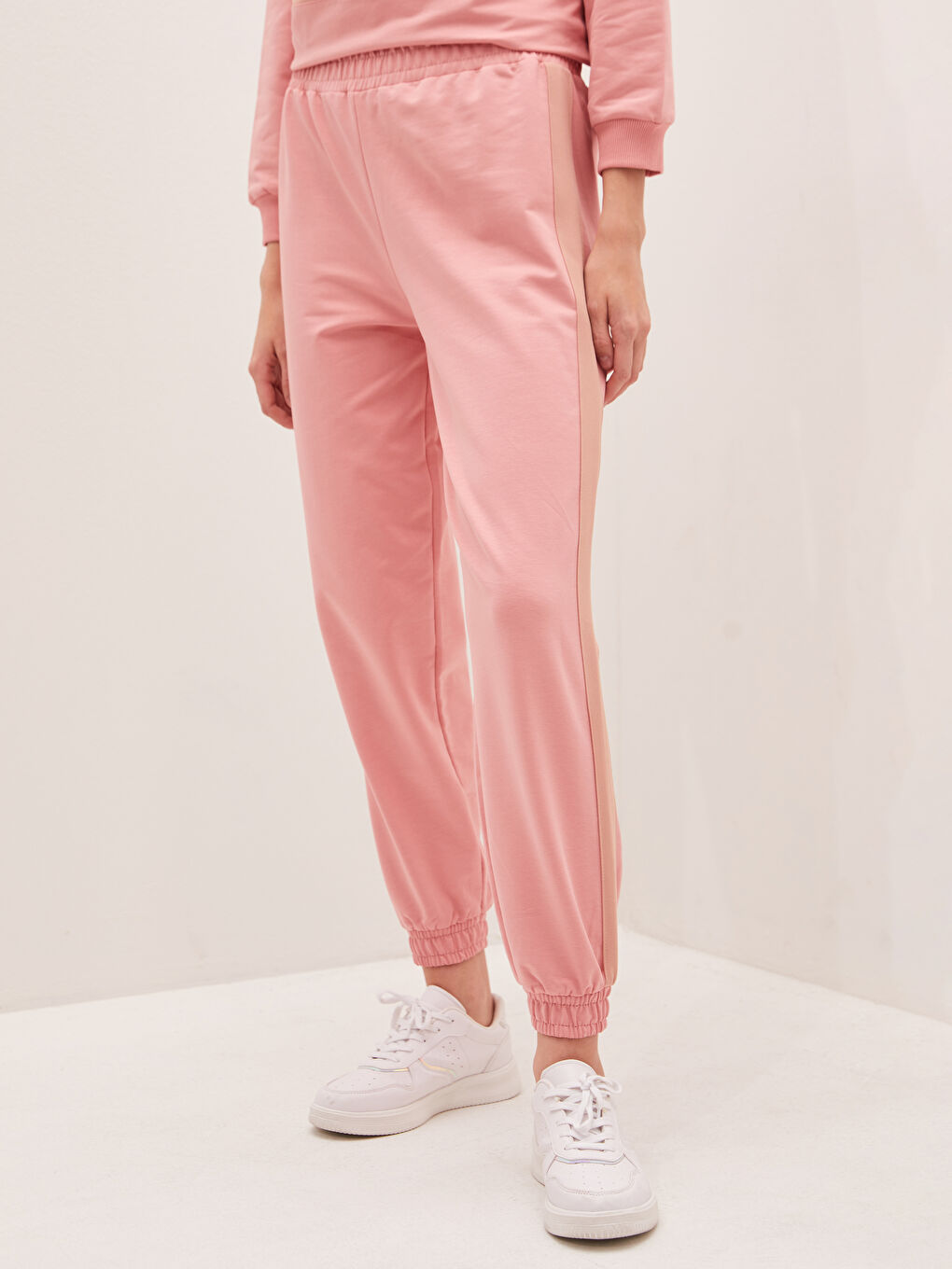 Pembe Beli Lastikli Şerit Detaylı Eşofman Altı-1