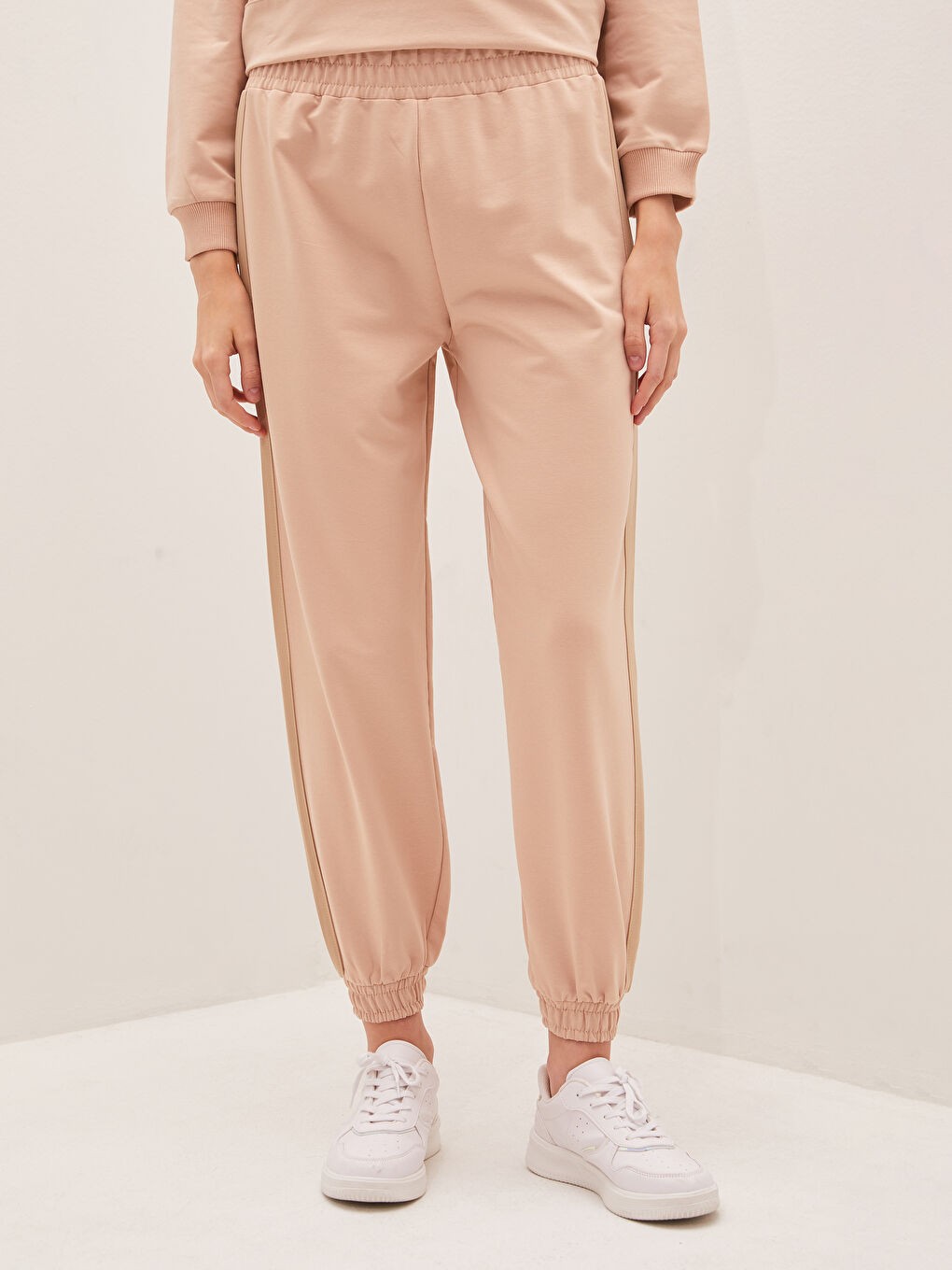 Bej Beli Lastikli Şerit Detaylı Eşofman Altı-1