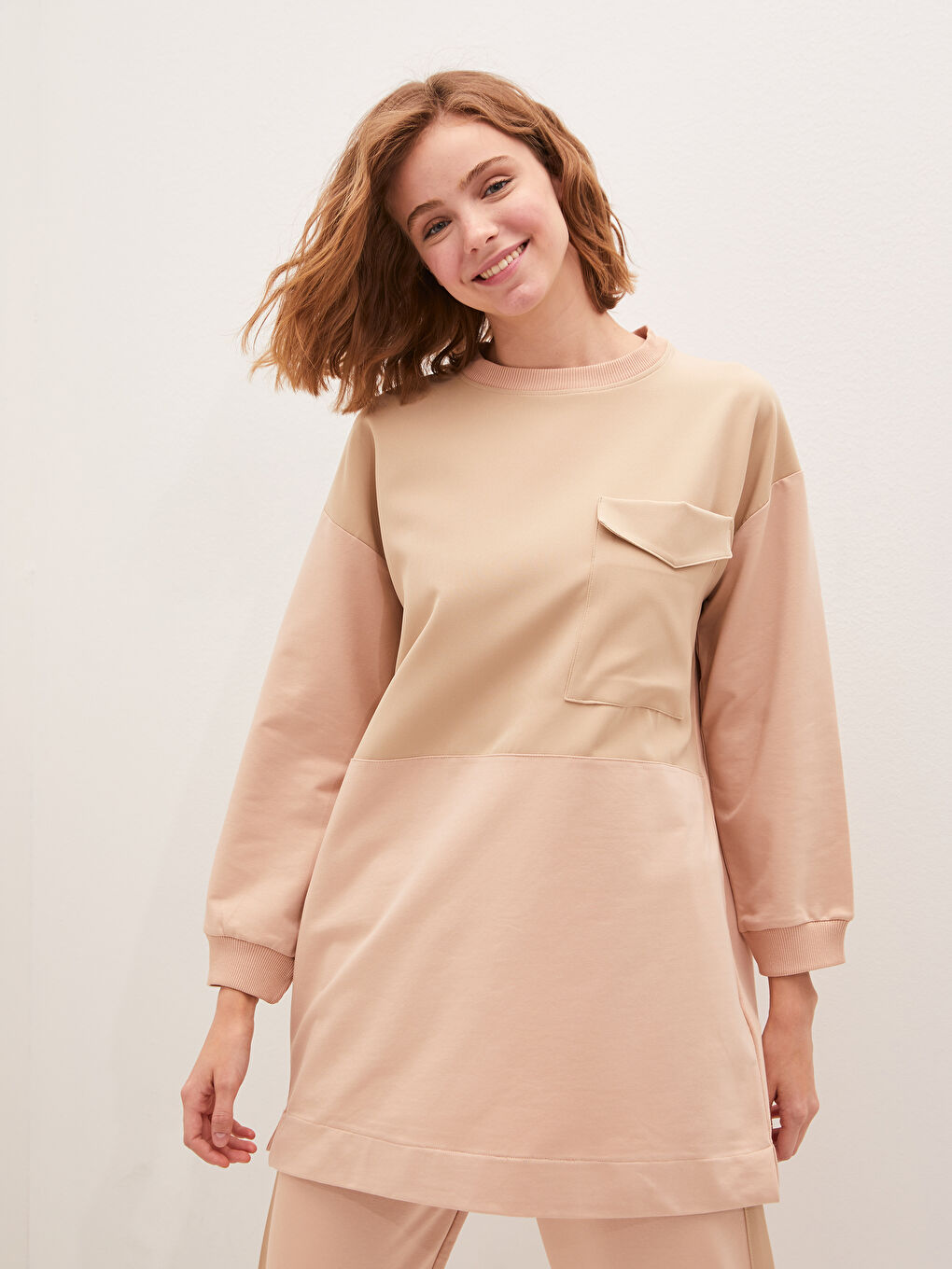 Bej Bisiklet Yaka Cep Detaylı Renk Bloklu Uzun Kollu Kadın Sweatshirt Tunik-4