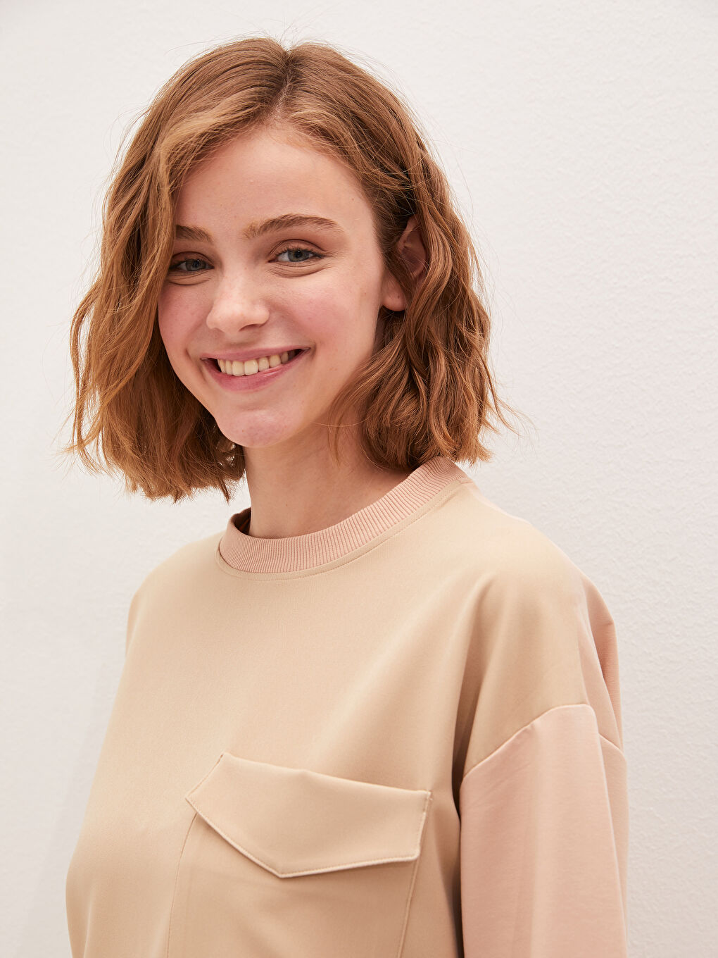 Bej Bisiklet Yaka Cep Detaylı Renk Bloklu Uzun Kollu Kadın Sweatshirt Tunik-1