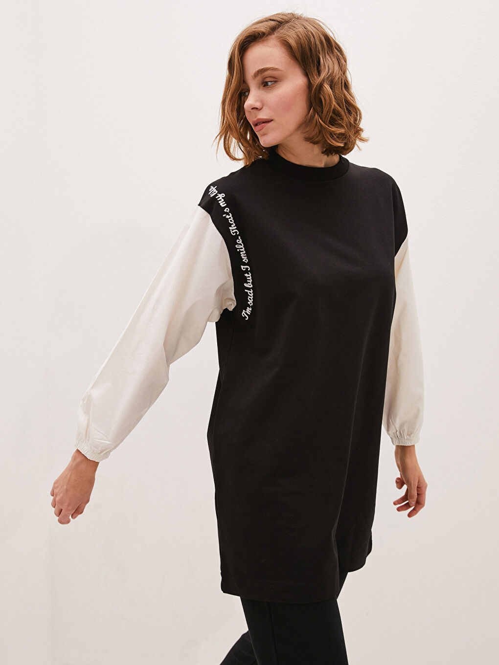 Siyah Bisiklet Yaka Slogan Baskılı Uzun Kollu Kadın Sweatshirt Tunik-1