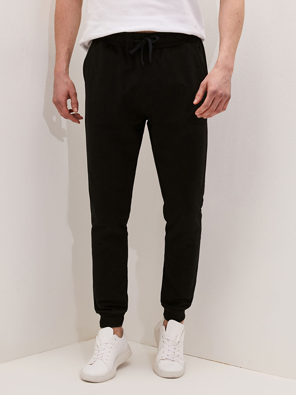 Siyah Standart Kalıp Erkek Jogger Eşofman Altı-2