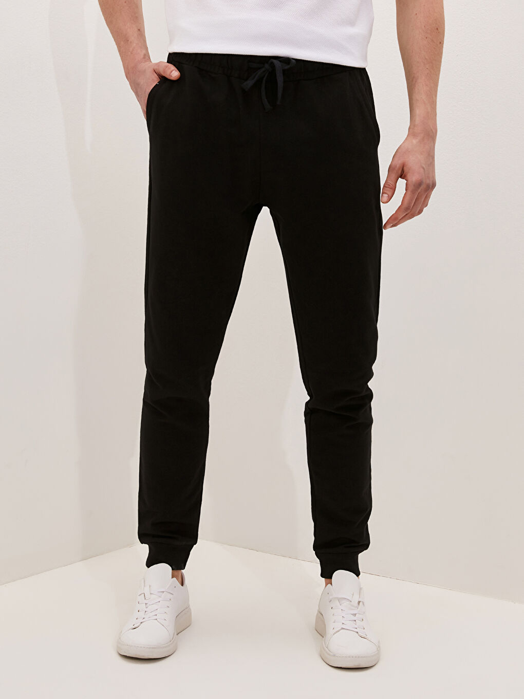 Siyah Standart Kalıp Erkek Jogger Eşofman Altı-3