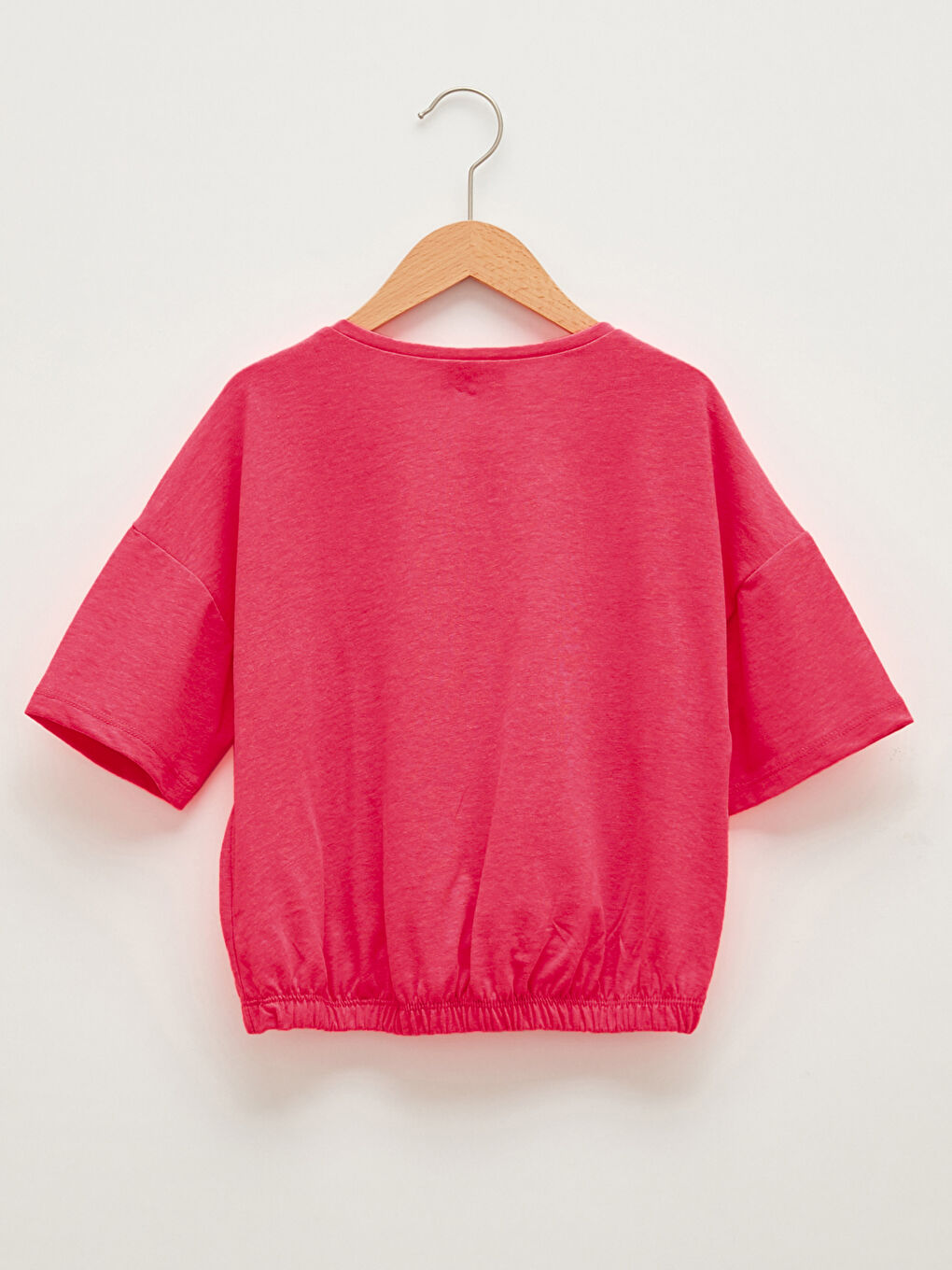 تيشيرت للبنات بياقة دائرية وكم قصير مطبوع-1