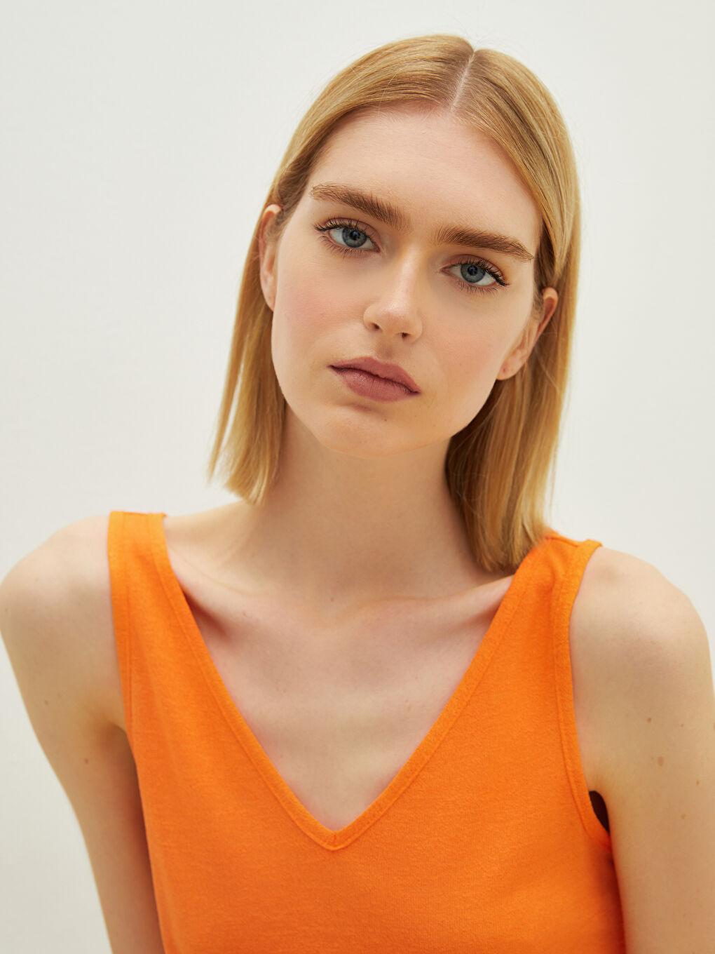 Turuncu Kadın V Yaka Askılı Düz Atlet-2