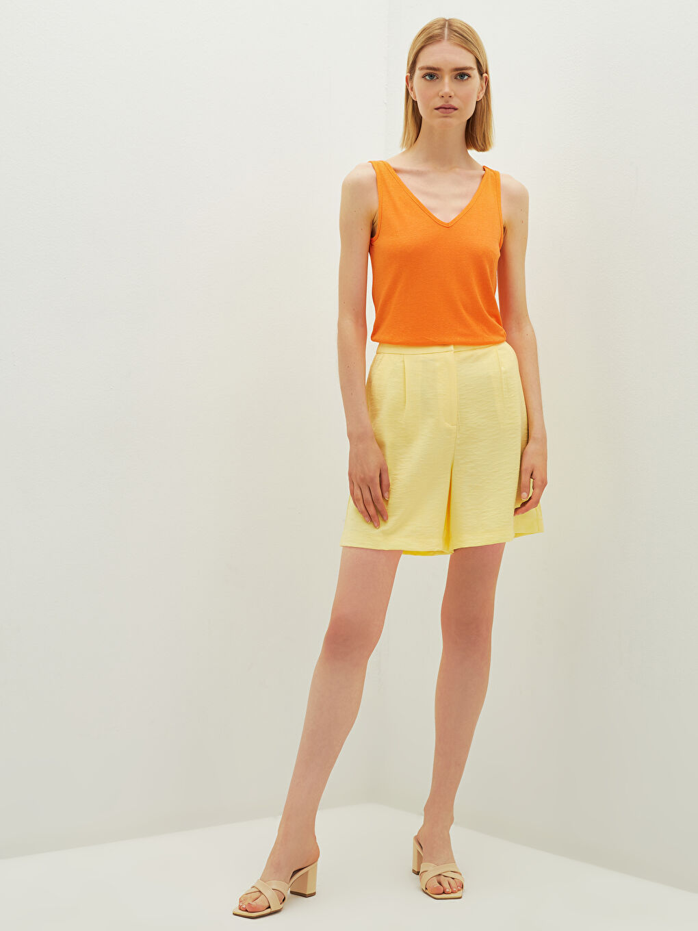 Turuncu Kadın V Yaka Askılı Düz Atlet-1