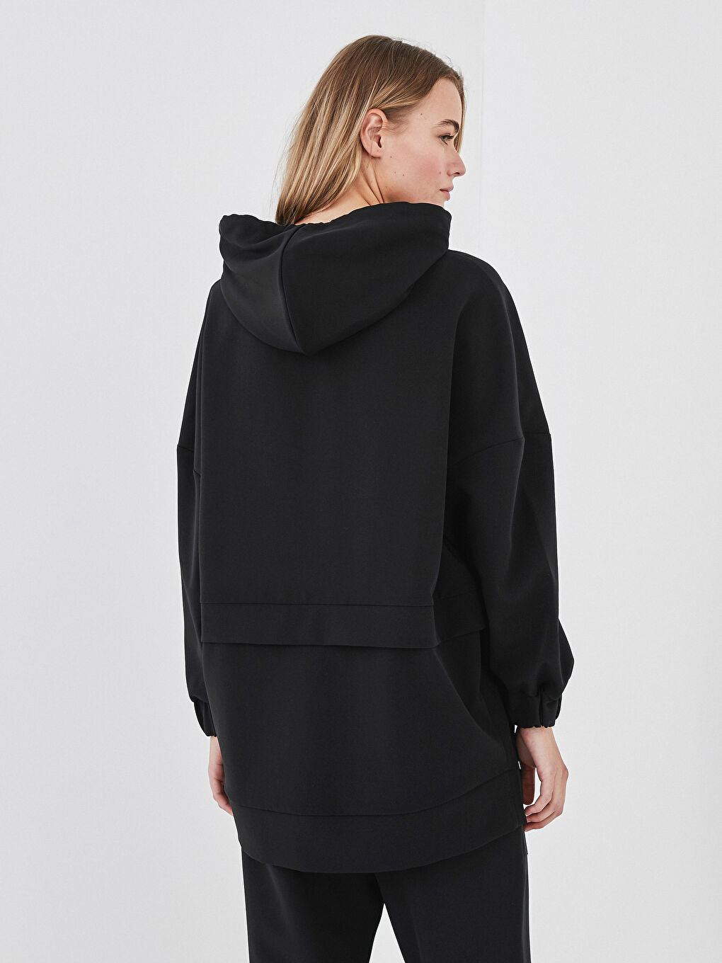 Siyah Kapüşon Yaka Düz Uzun Kollu Kadın Tunik-3