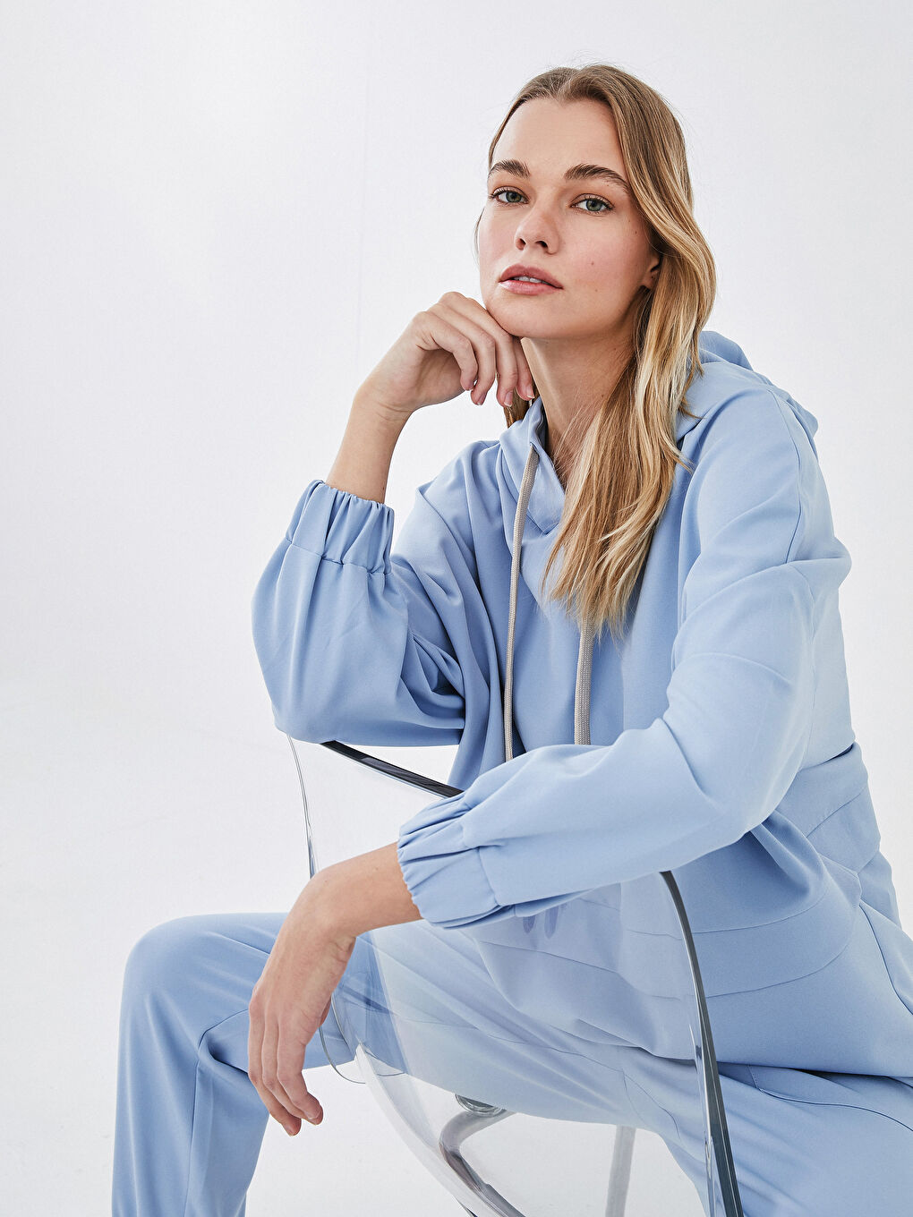 Mavi Kapüşon Yaka Düz Uzun Kollu Kadın Tunik-2