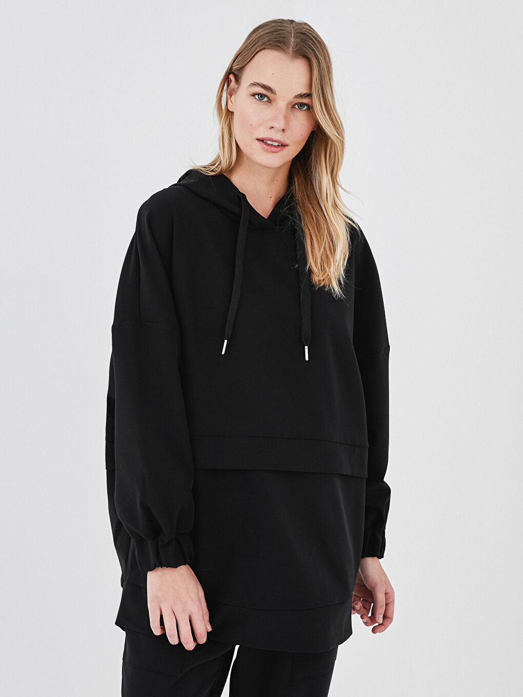 Siyah Kapüşon Yaka Düz Uzun Kollu Kadın Tunik-4