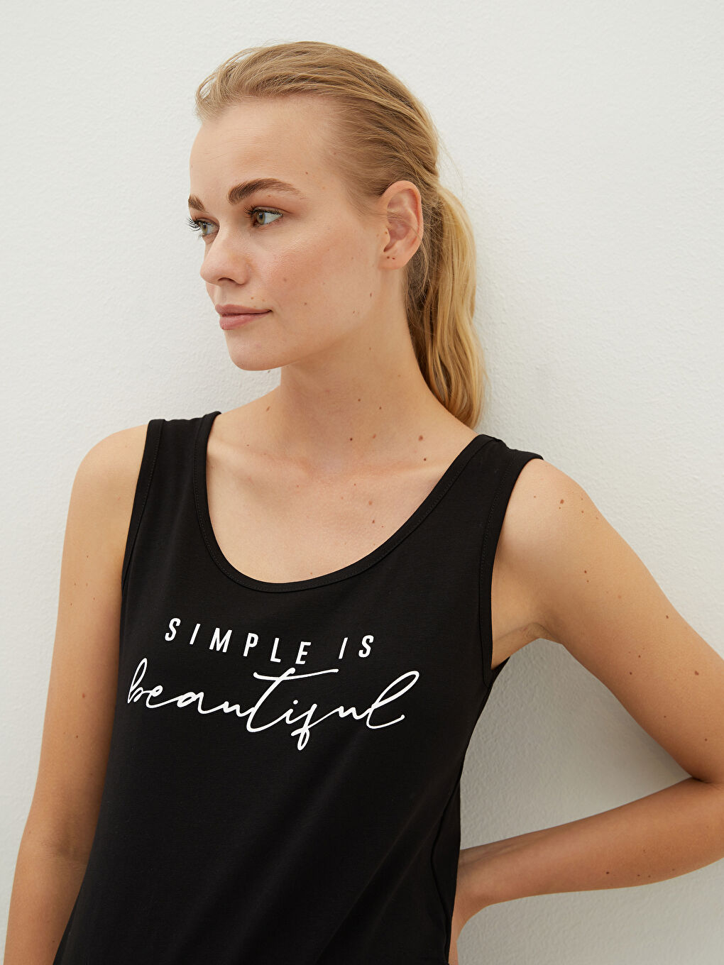 Siyah Bisiklet Yaka Baskılı A Kesim Pamuklu Kadın Atlet