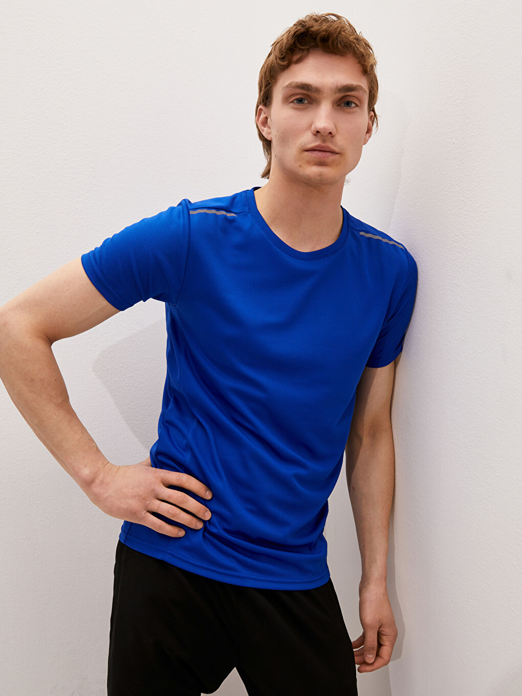 T-shirt de sport actif à manches courtes et col rond pour hommes