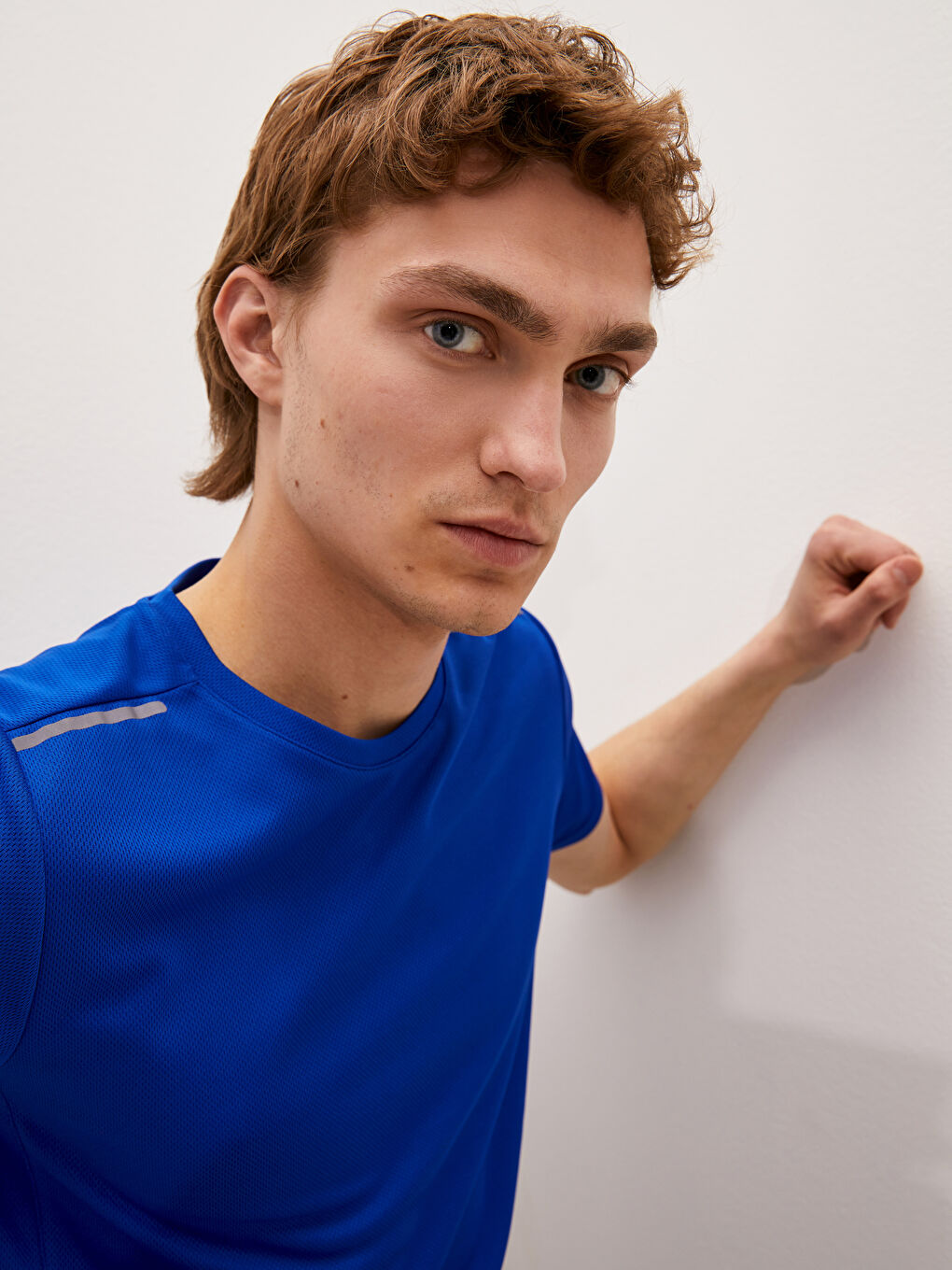 T-shirt de sport actif à manches courtes et col rond pour hommes-1