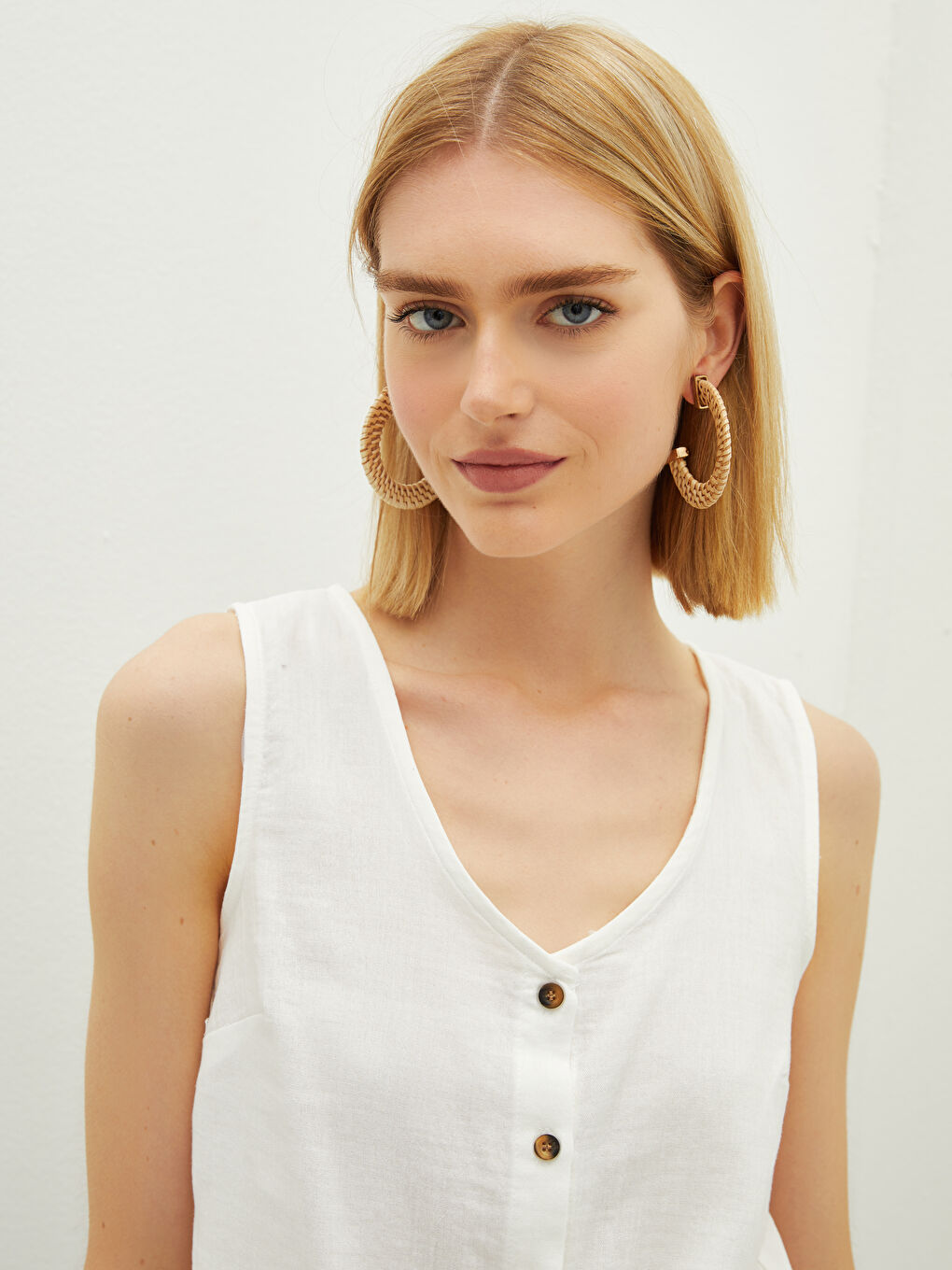 Blouse Pour Femmes En Tissu Froissé Court Boutonné À Détails Noués Et Encolure En V-2