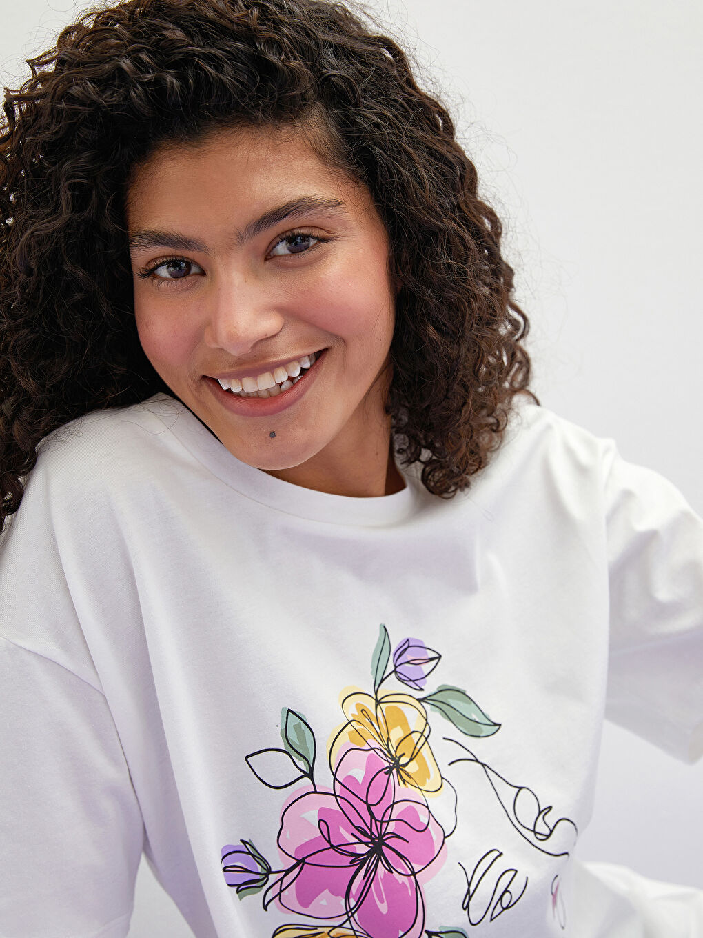 Ekru Bisiklet Yaka Baskılı Kısa Kollu Kadın Tişört-2