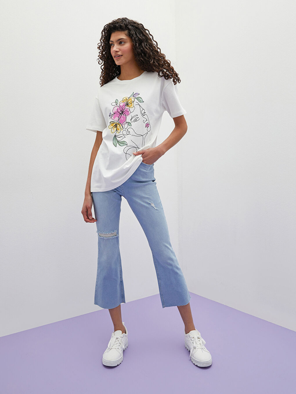 Ekru Bisiklet Yaka Baskılı Kısa Kollu Kadın Tişört-3