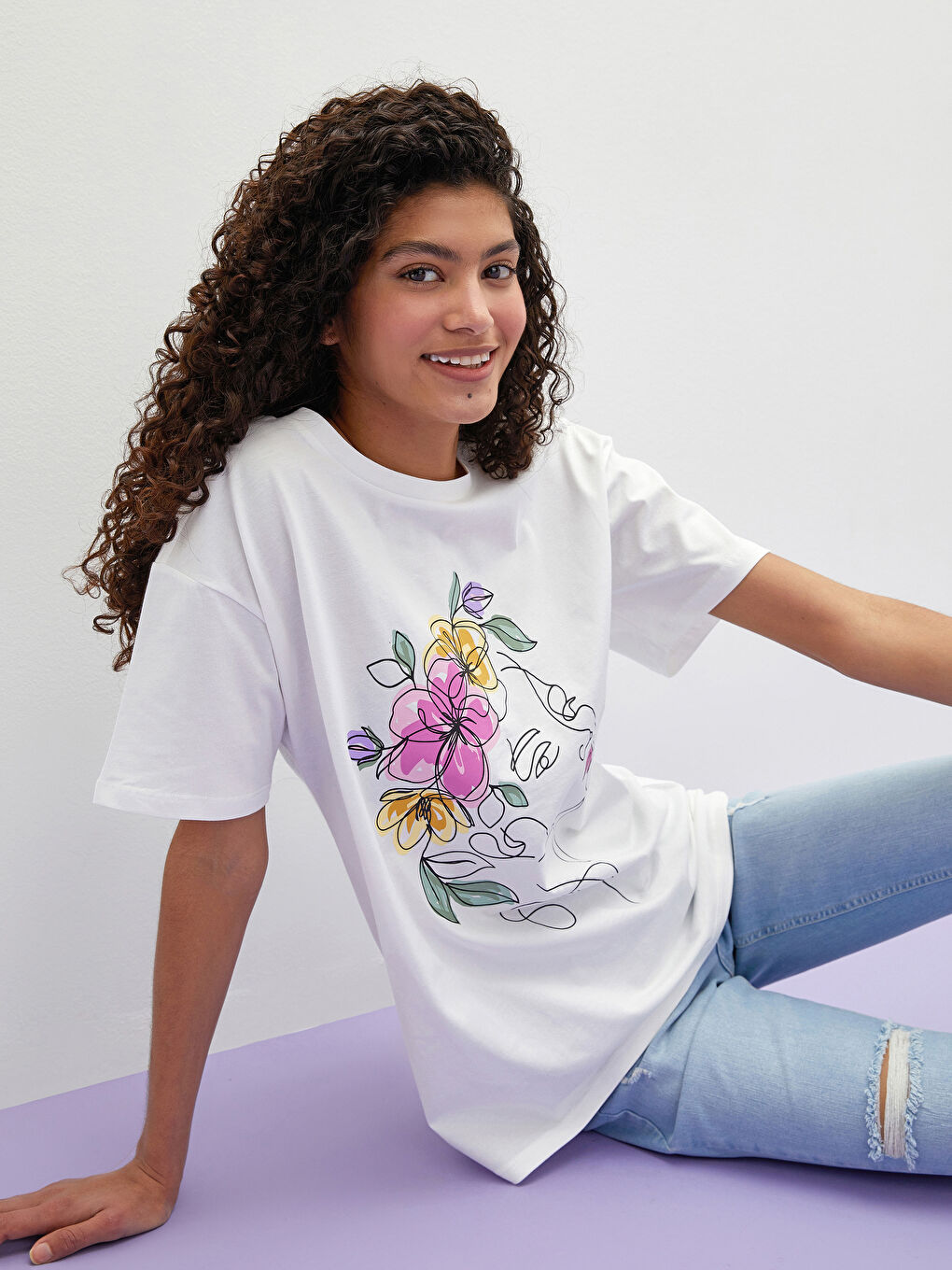 Ekru Bisiklet Yaka Baskılı Kısa Kollu Kadın Tişört-1