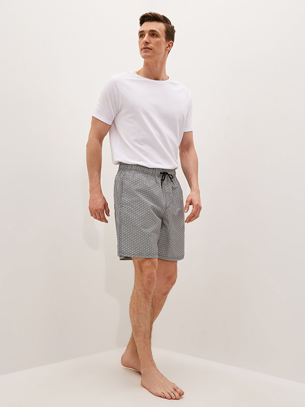 Lacivert Diz Hizası Boy Desenli Erkek Deniz Şortu-1