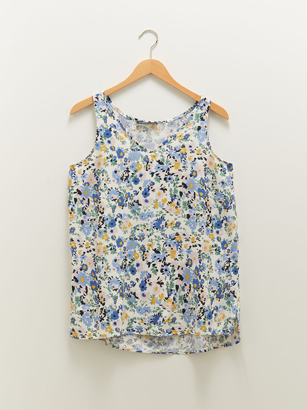 Mavi V Yaka Çiçekli Viskon Kadın Bluz-6