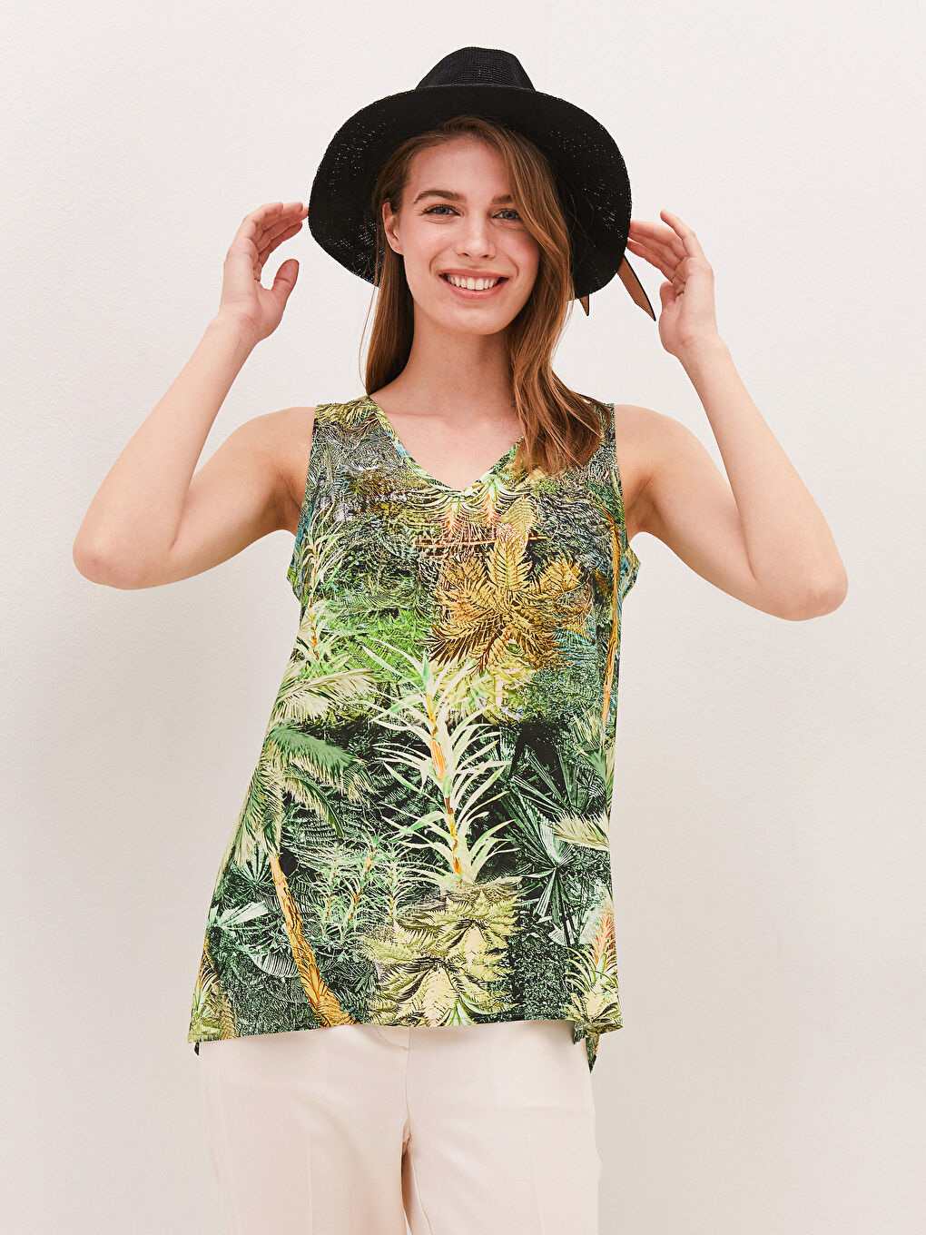 Yeşil V Yaka Baskılı Viskon Kadın Bluz-1