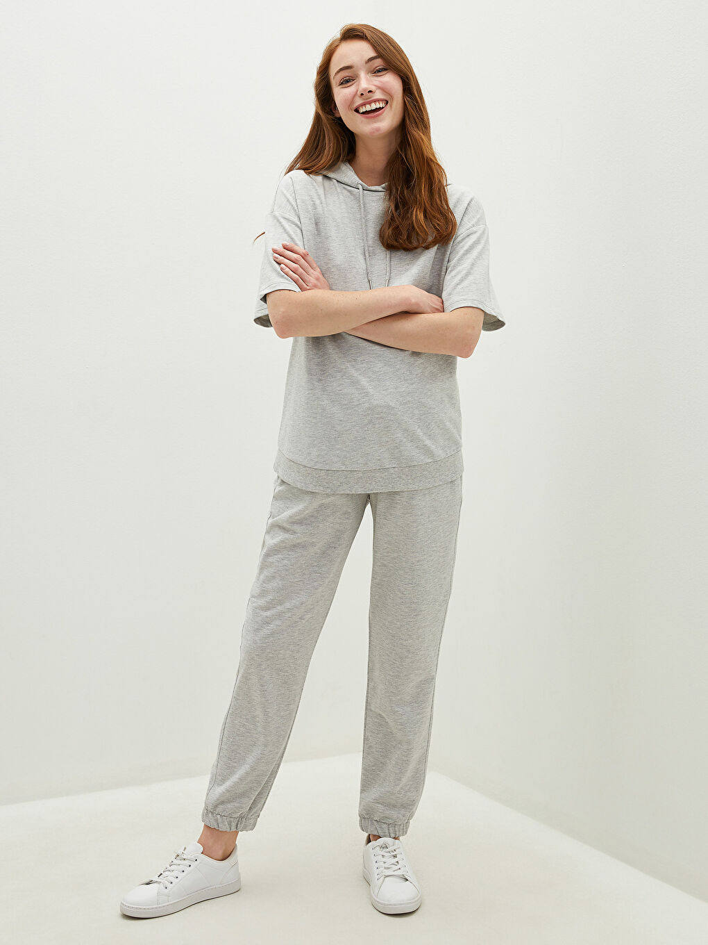 LCWAIKIKI Maternity Gri Kapüşon Yaka Düz Kısa Kollu Hamile Sweatshirt - 2