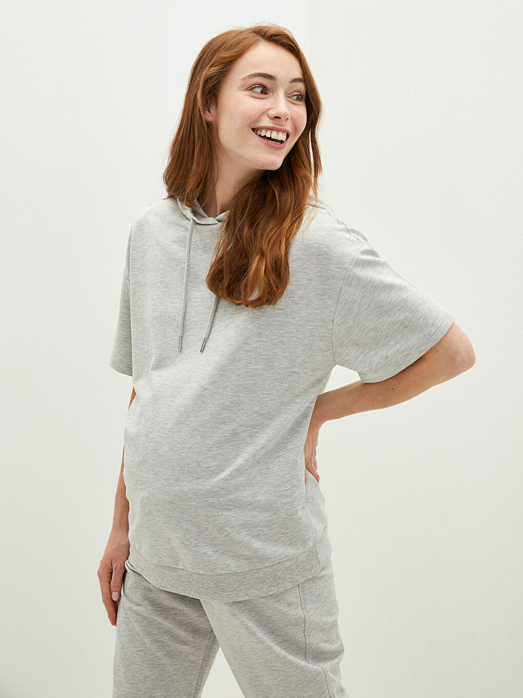 LCWAIKIKI Maternity Gri Kapüşon Yaka Düz Kısa Kollu Hamile Sweatshirt - 1