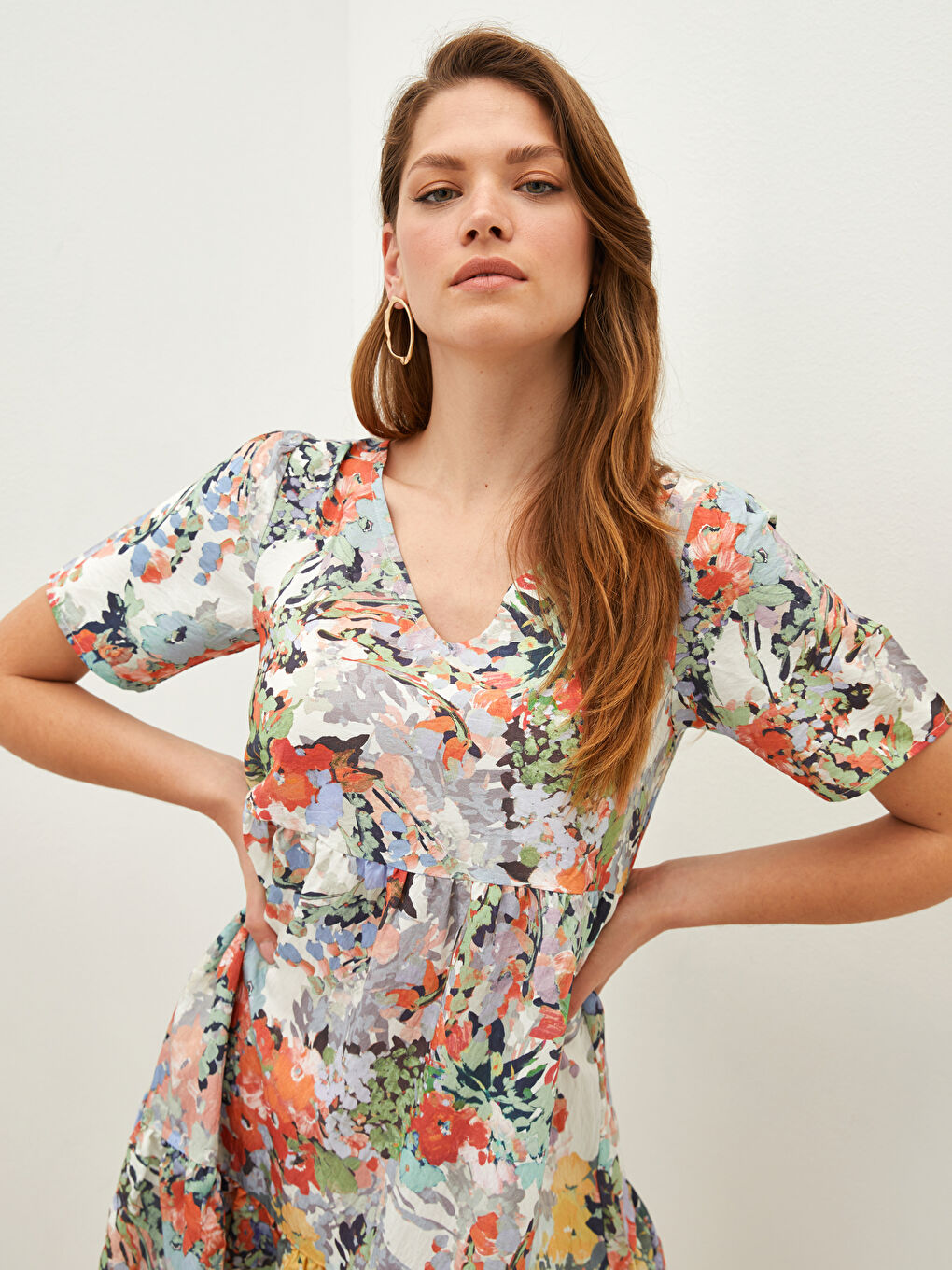 Karışık V Yaka Desenli Kısa Kollu Krep Kumaş Kadın Elbise-5