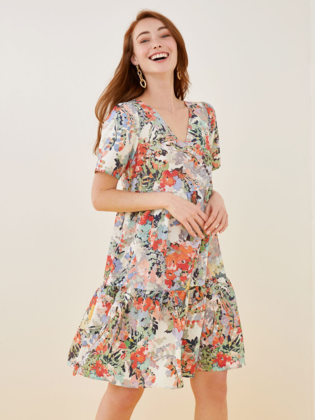 Karışık V Yaka Desenli Kısa Kollu Krep Kumaş Kadın Elbise-2