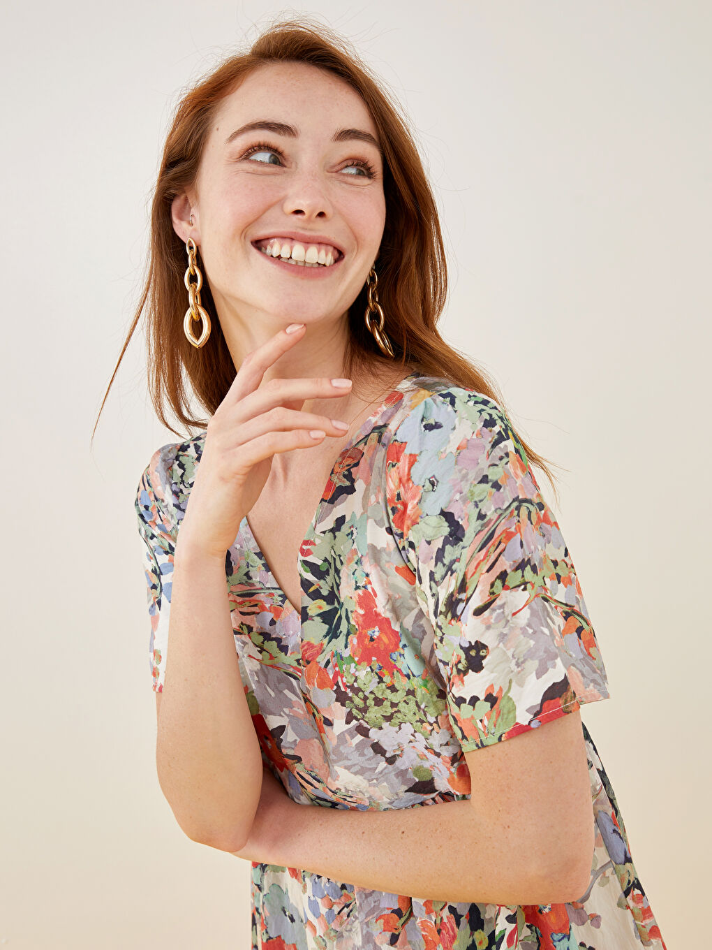 Karışık V Yaka Desenli Kısa Kollu Krep Kumaş Kadın Elbise-3