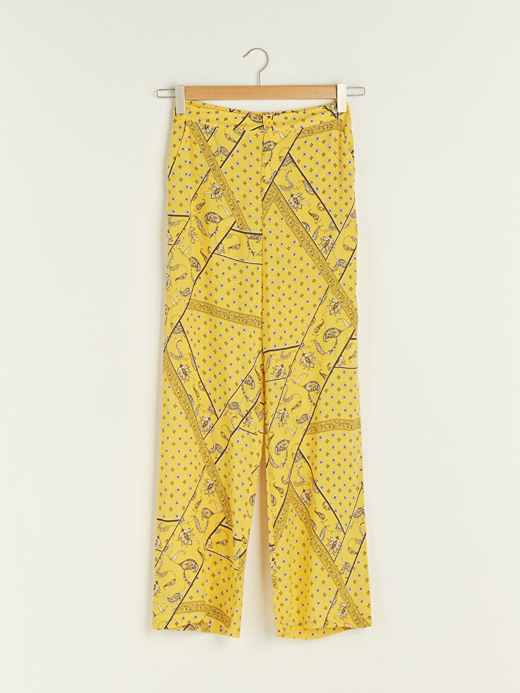 Sarı Baskılı Cep Detaylı Bol Paça Viskon Kadın Pantolon-4