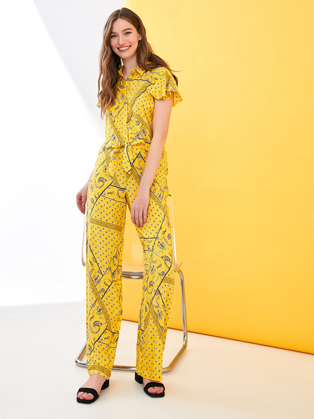 Sarı Baskılı Cep Detaylı Bol Paça Viskon Kadın Pantolon-3